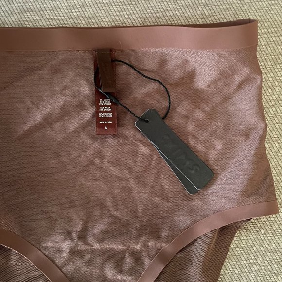 SKIMS POWER MESH HIGH WAIST THONG - NWT - Picture 10 of 15